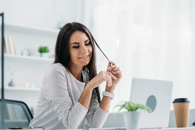 Woman getting paid to share links online