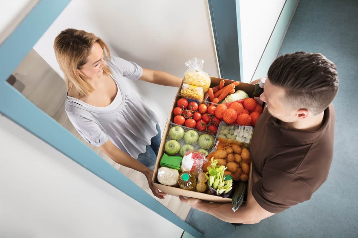 Man delivering groceries for Instacart